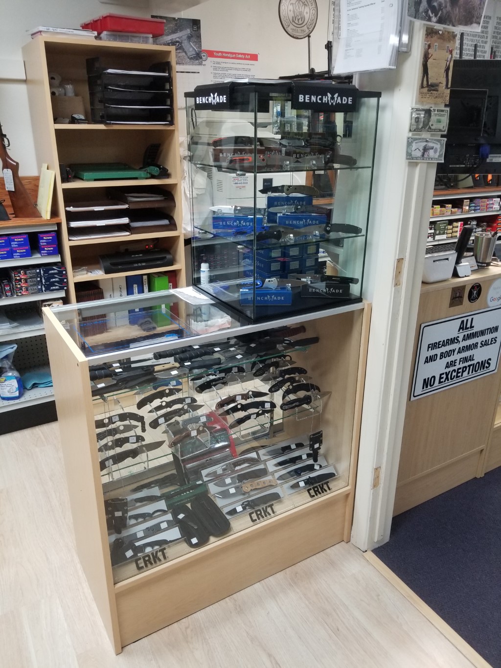 New Knife display (we now have Benchmade) (Large)